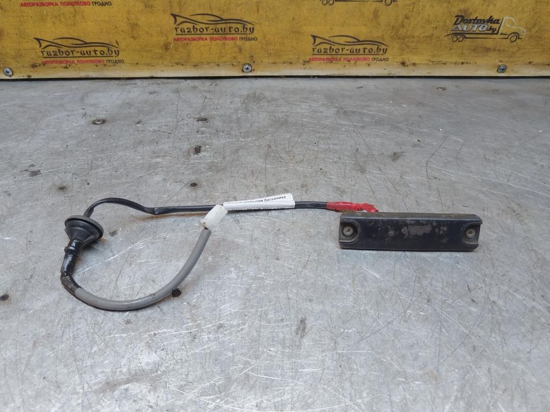 Кнопка открытия багажника 9UYV5Y Toyota Avensis купить