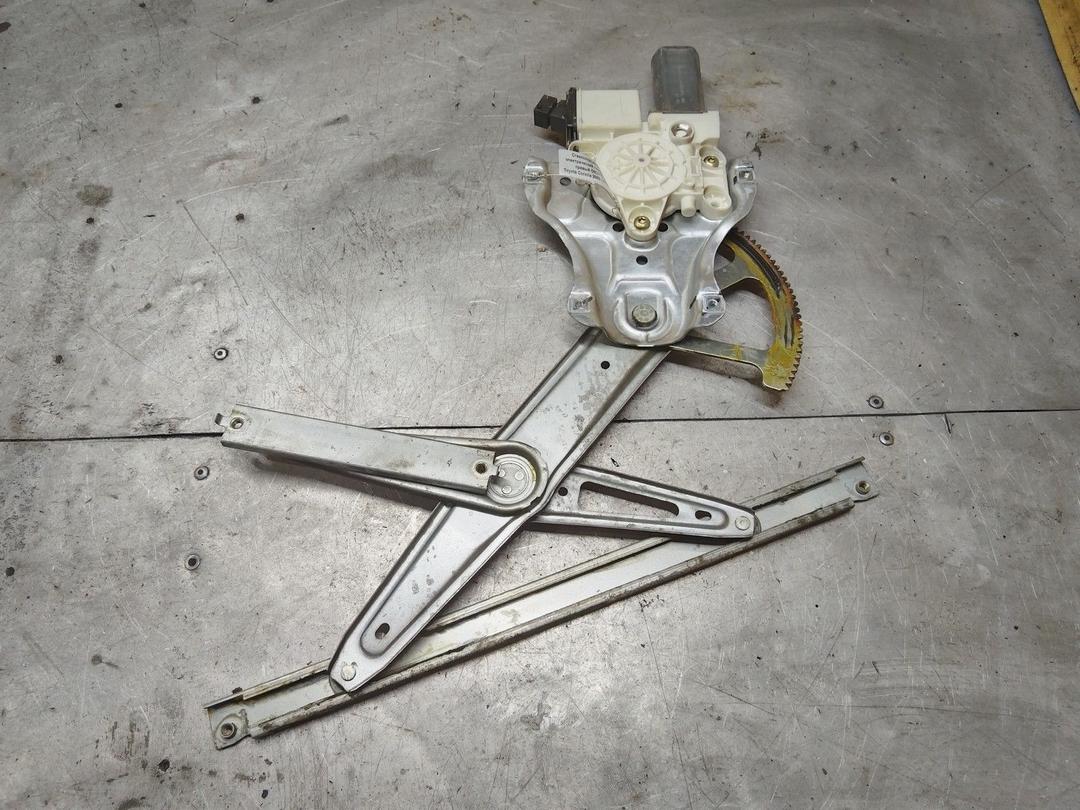 Стеклоподъемник электрический передний правый O8O9YB Toyota Corolla