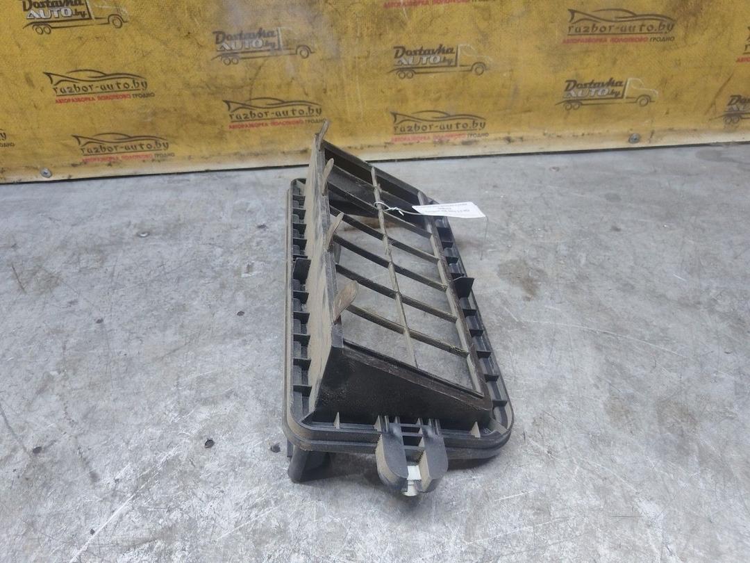 Решетка вентиляции кузова 60BV8X Peugeot 406 купить