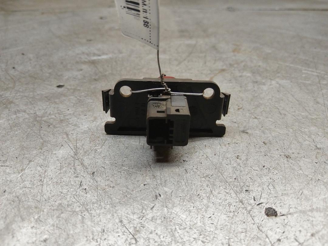 Кнопка аварийной сигнализации RZR6E5 Peugeot 307 купить