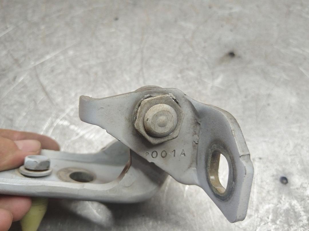 Петля двери передней правой 5UNAZ2 Ford Fusion undefined