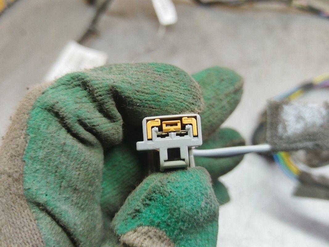 Проводка двери задней правой L7O56R Volvo V70 купить в магазине запчастей бу