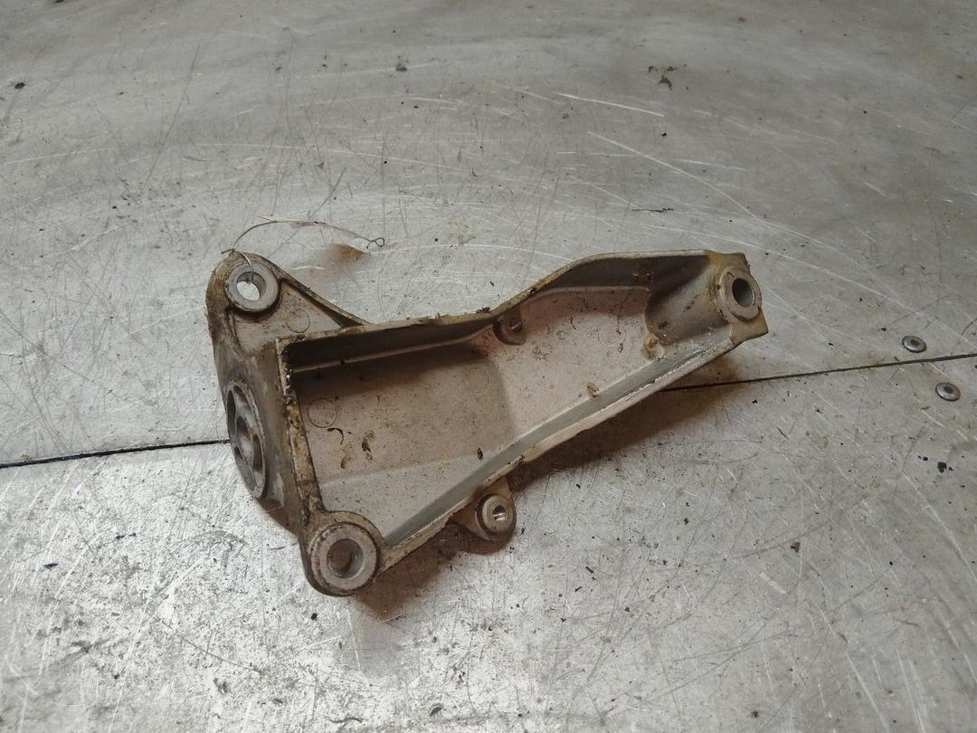 Кронштейн КПП CNKB5K Volkswagen Passat купить