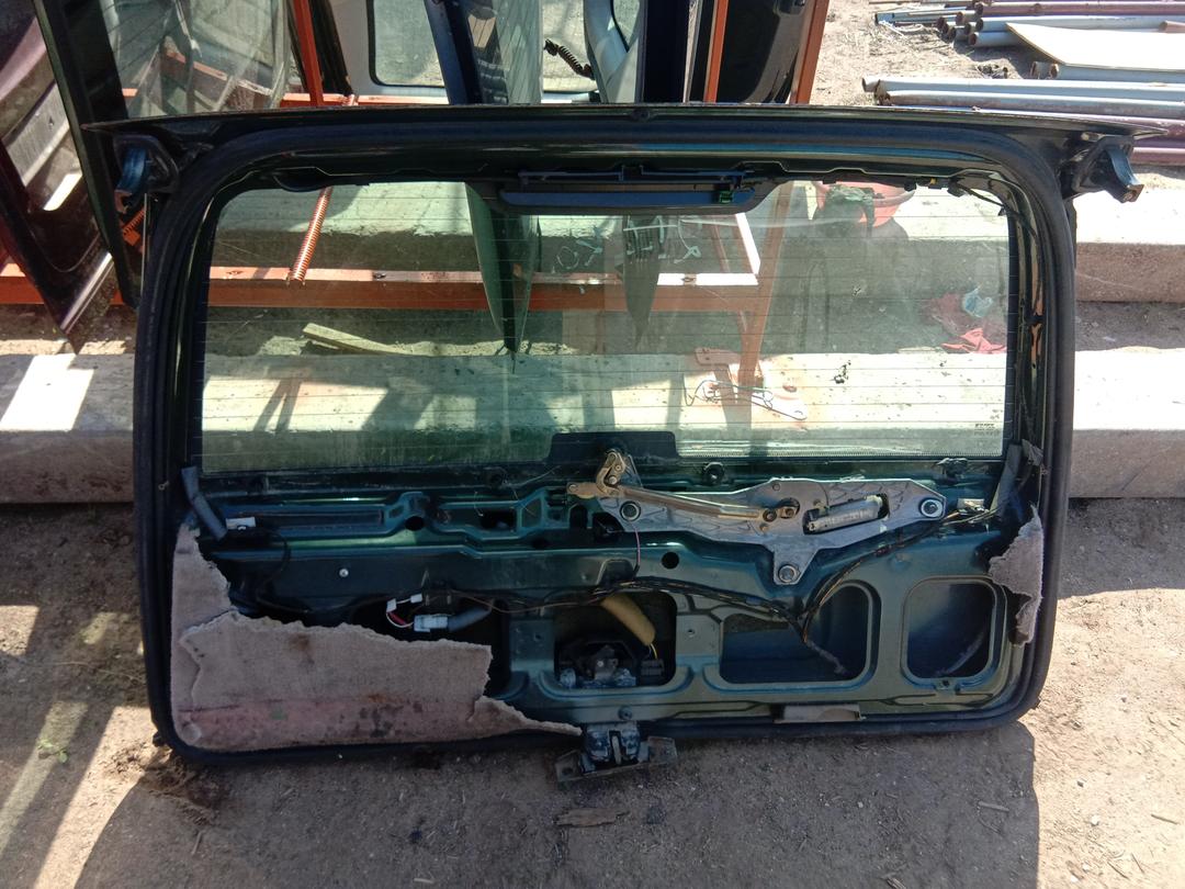 Стекло заднее 0UP1RD Volvo V70 купить