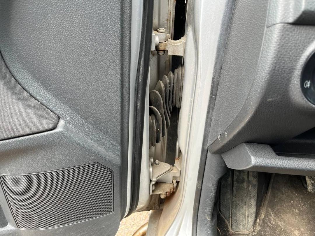 Петля двери передней левой JTBD98 Volkswagen Polo купить