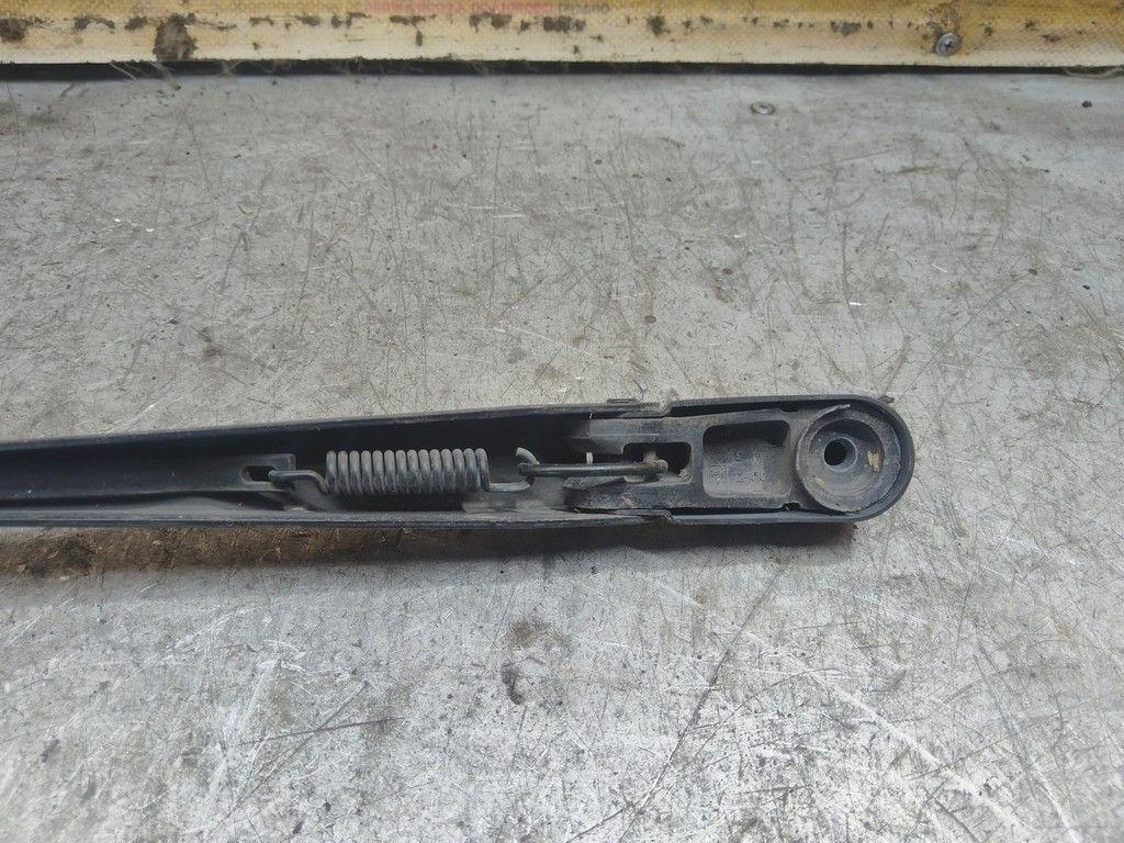 Щеткодержатель задний L1KA02 Toyota Corolla - Фото 5