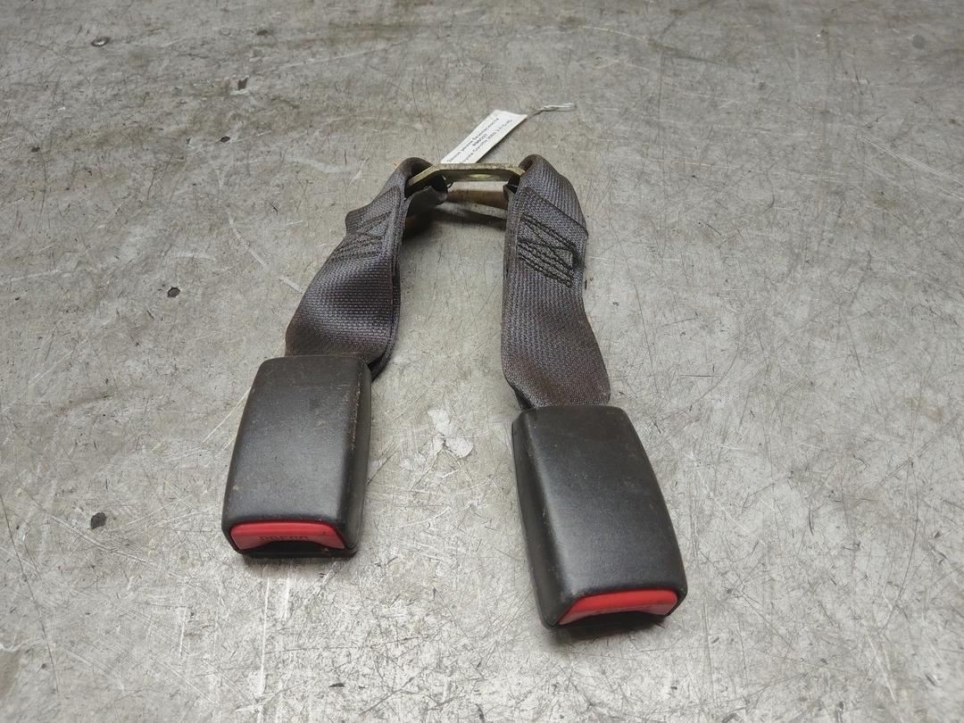 Замок ремня безопасности R96O27 Toyota Corolla купить на авторазборке