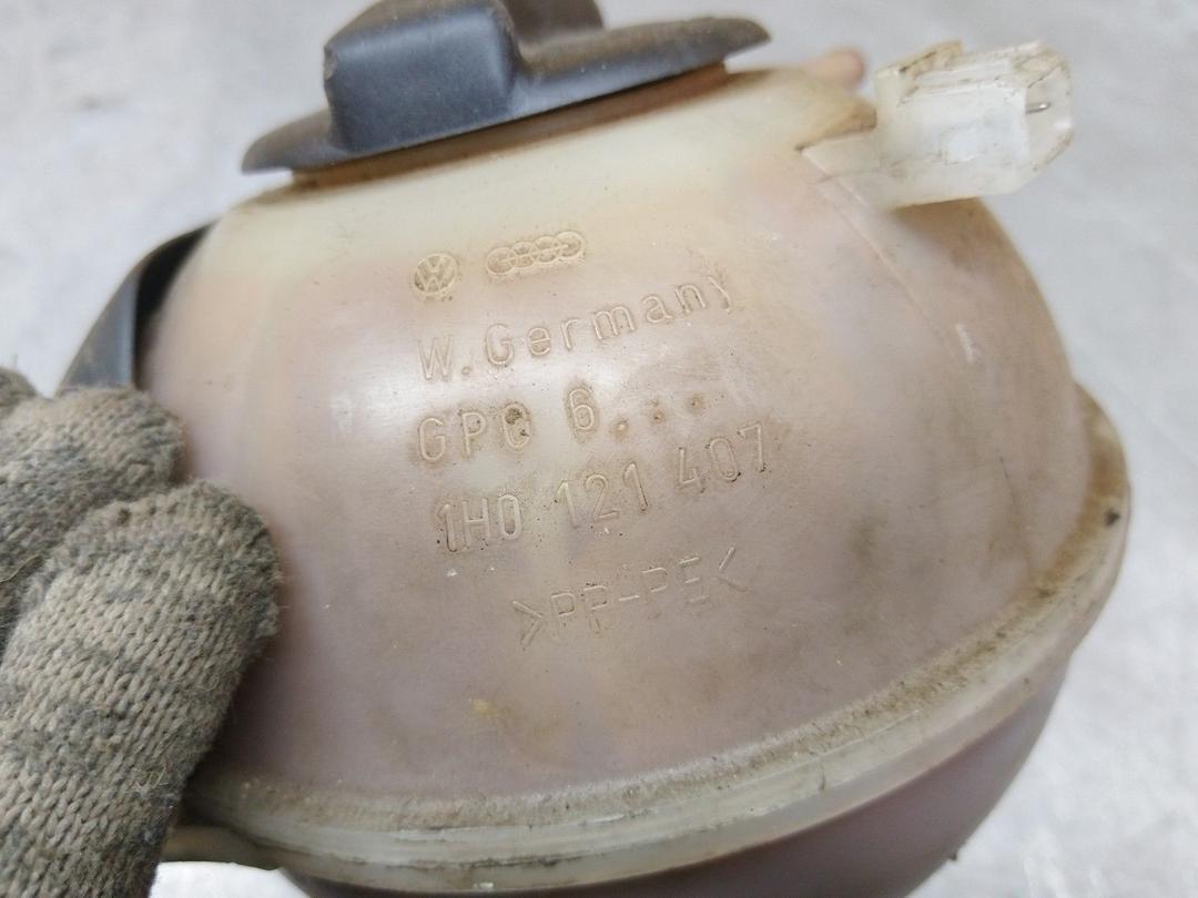 Бачок расширительный 7OWSWF Volkswagen Passat купить в магазине запчастей бу