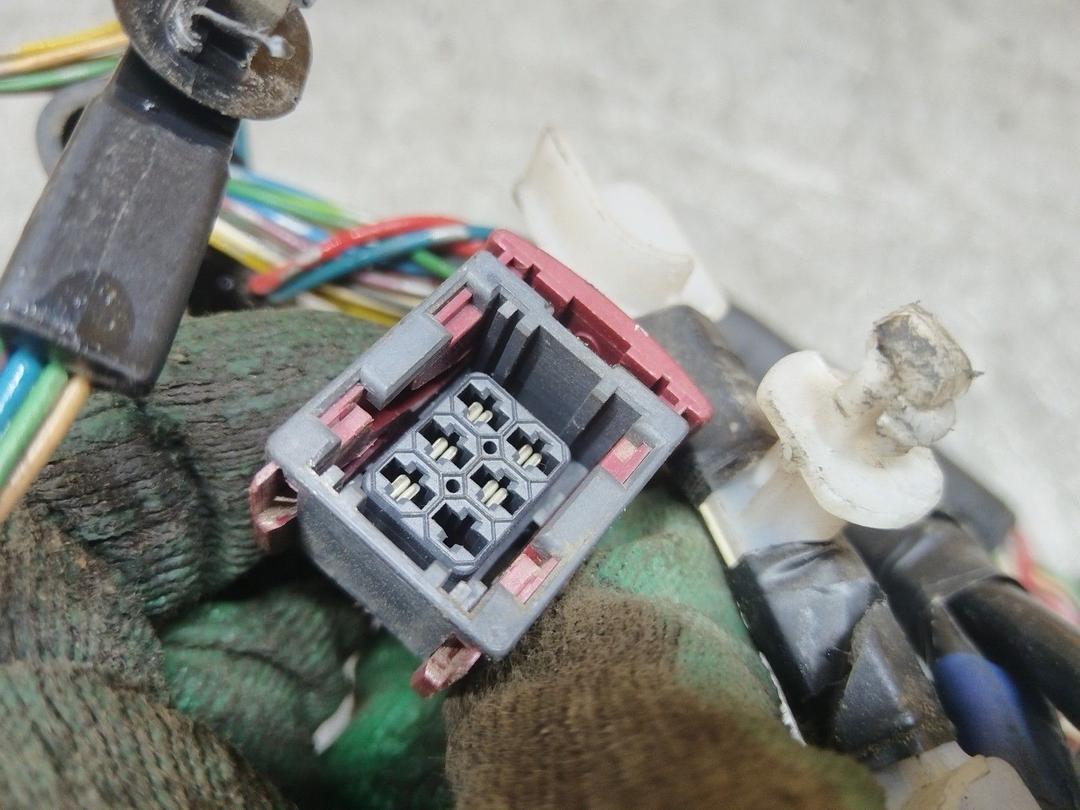 Проводка двери передней правой KZ8S1K Toyota Corolla купить на авторазборке