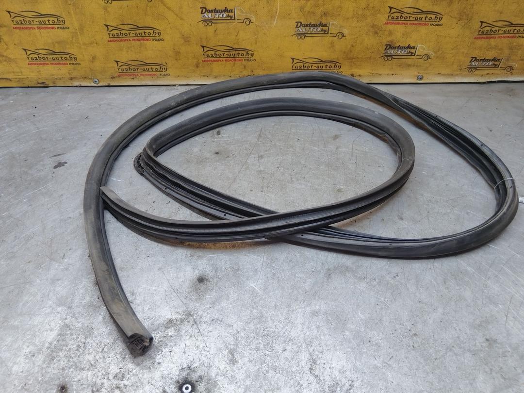 Уплотнитель двери задней левой KFL7JB Toyota Avensis - Фото 1