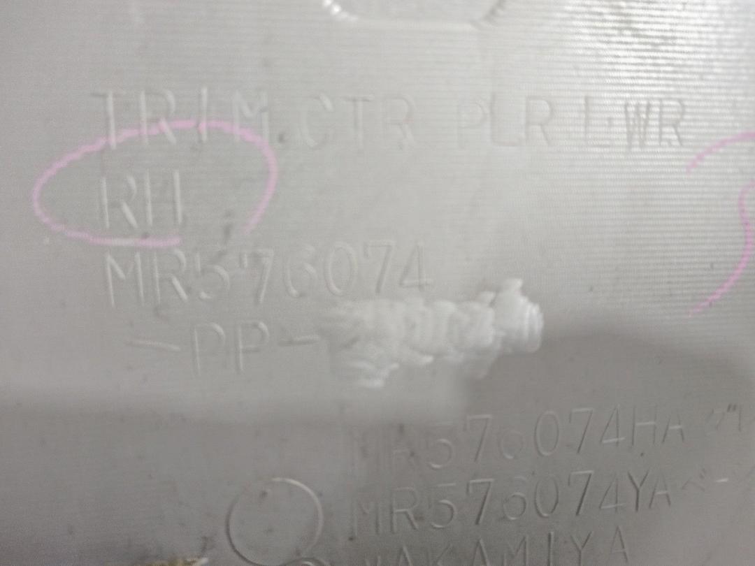 Обшивка стойки центральной правой OAEK2S Mitsubishi Grandis купить на авторазборке