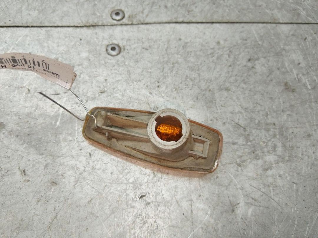 Повторитель передний правый YJLL5S Mitsubishi Carisma - Фото 2