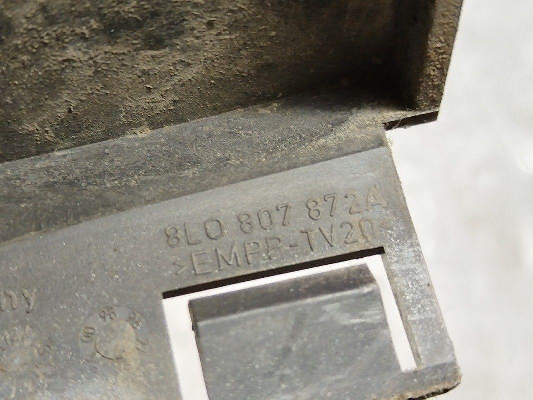 Накладка под фонарь правый CCUCAC Audi A3 купить в магазине запчастей бу