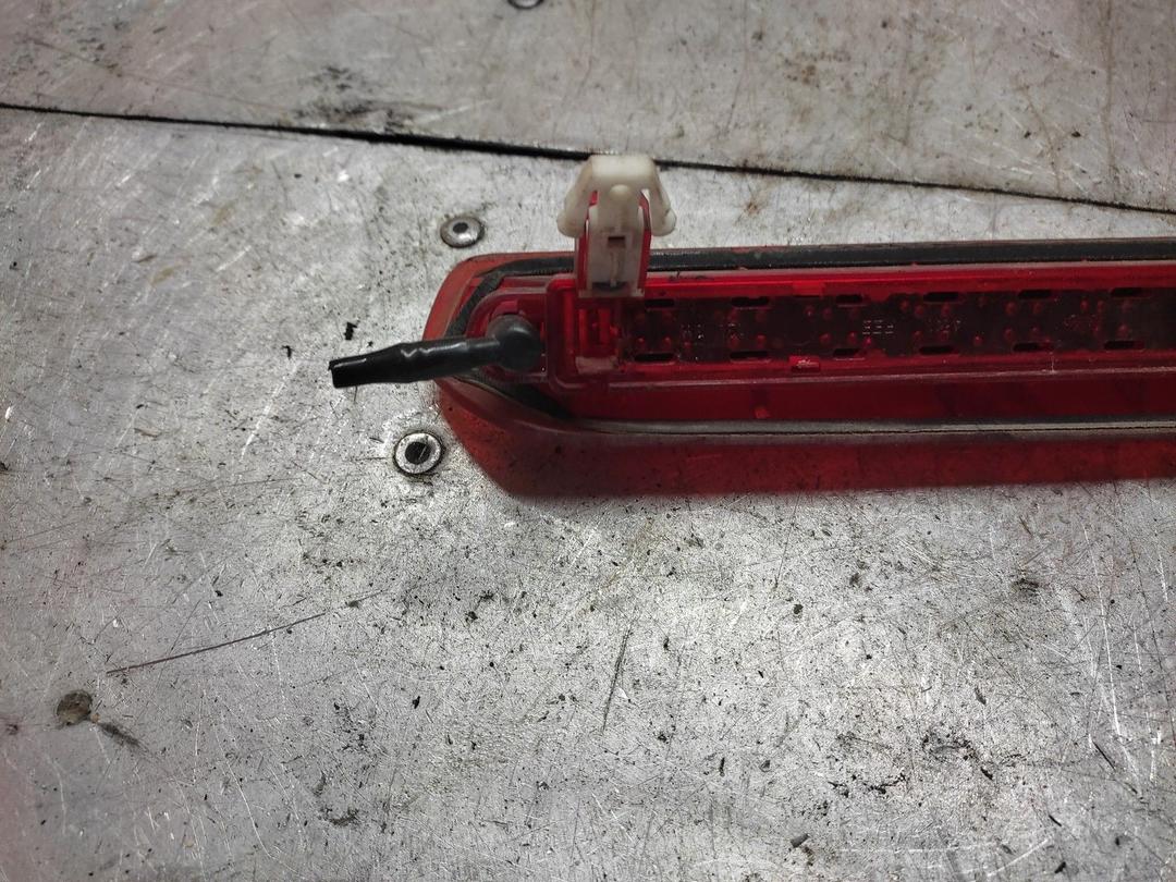 Стоп-сигнал XT3YS0 Skoda Fabia купить с доставкой