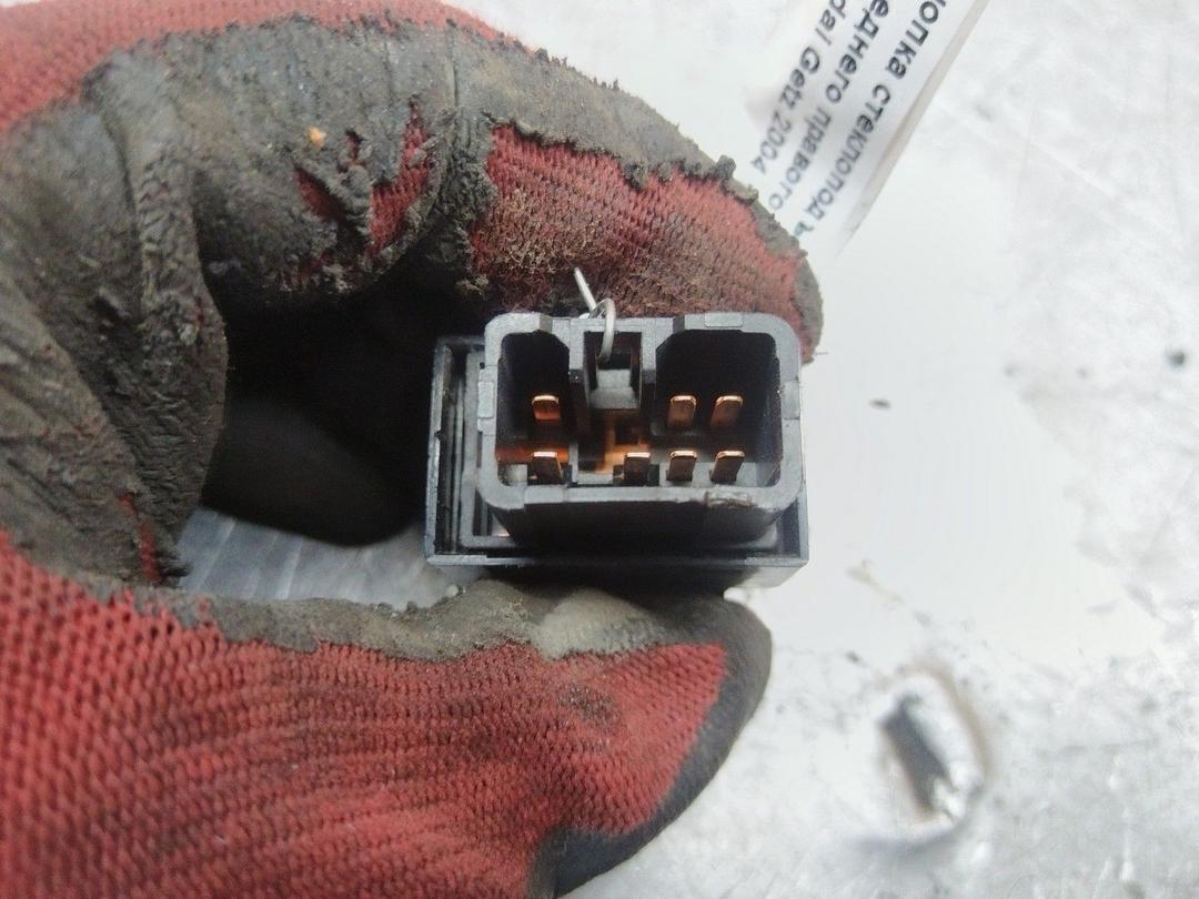 Кнопка стеклоподъемника переднего правого 1H4305 Hyundai Getz купить в магазине запчастей бу