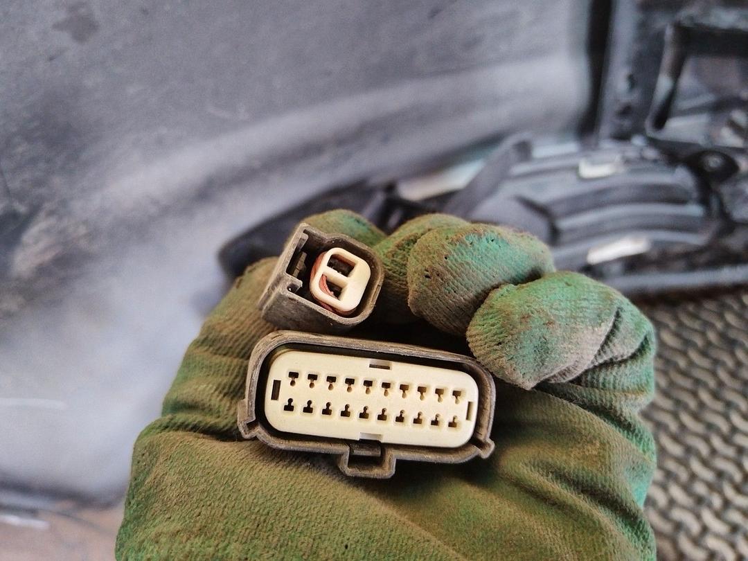 Бампер передний F0272Z Ford Fusion undefined