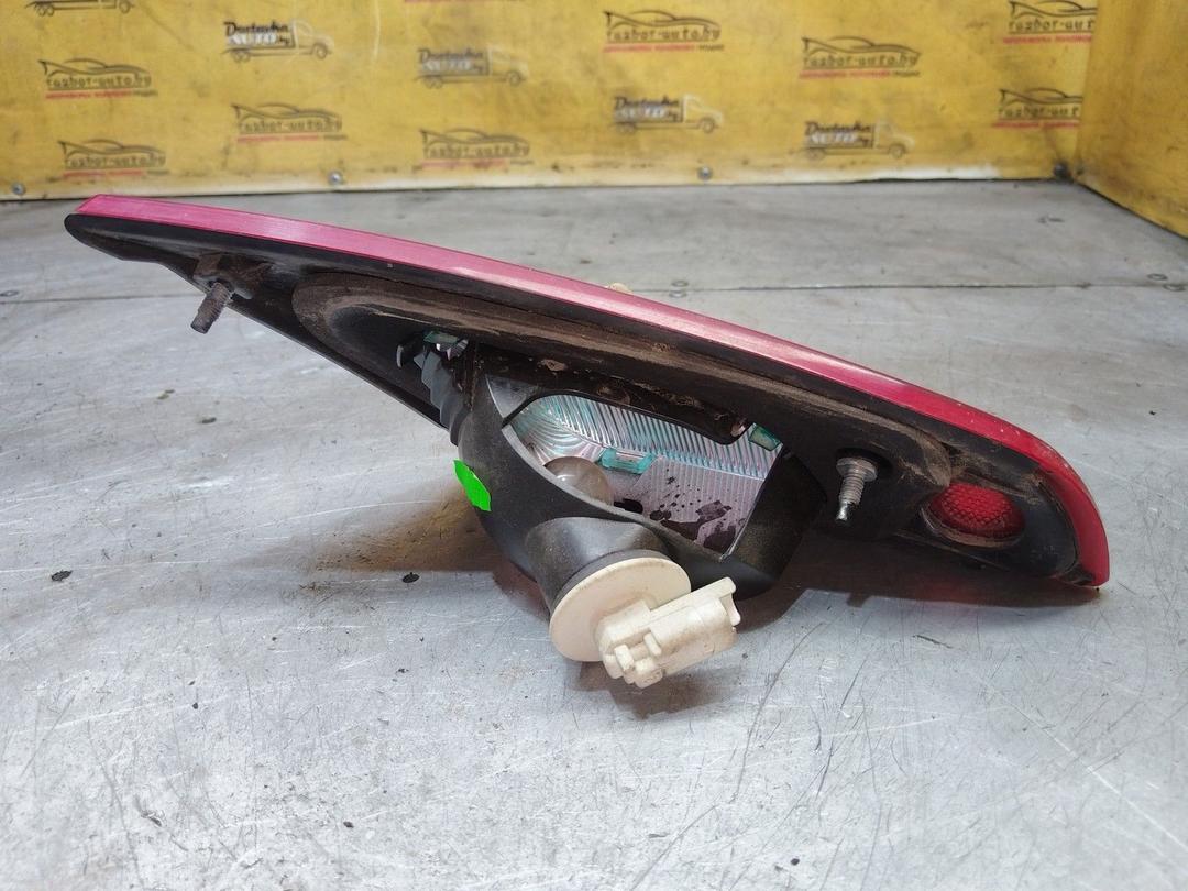 Фонарь крышки багажника правый BEOROS Mitsubishi Colt - Фото 2