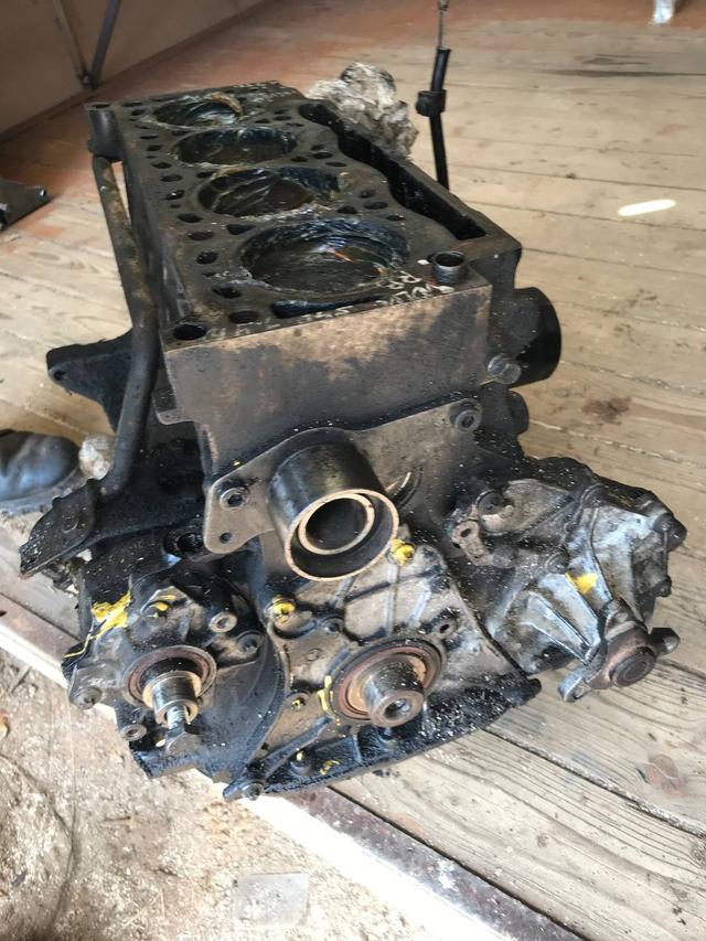 Блок цилиндров WY8VB5 Volvo S40 купить в магазине запчастей бу