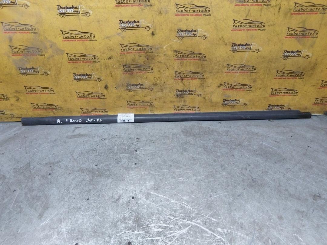 Молдинг стекла двери передней правой наружный 7X5B7R Fiat Bravo