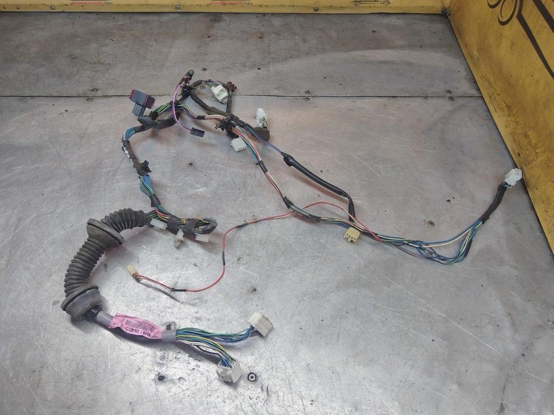 Проводка двери передней левой QHEQIA Toyota Avensis