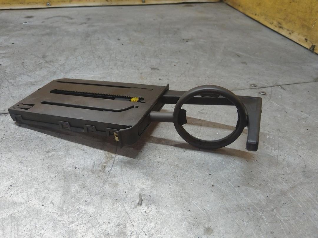 Подстаканник A0VJ08 Renault Laguna купить с доставкой