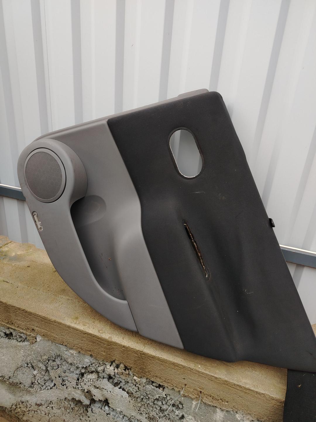 Обшивка двери задней правой (дверная карта) 2B8M7S Renault Scenic