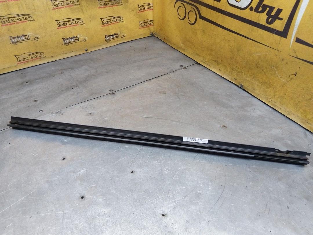 Молдинг стекла двери задней левой внутренний 4Q4D07 Volkswagen Passat купить на авторазборке