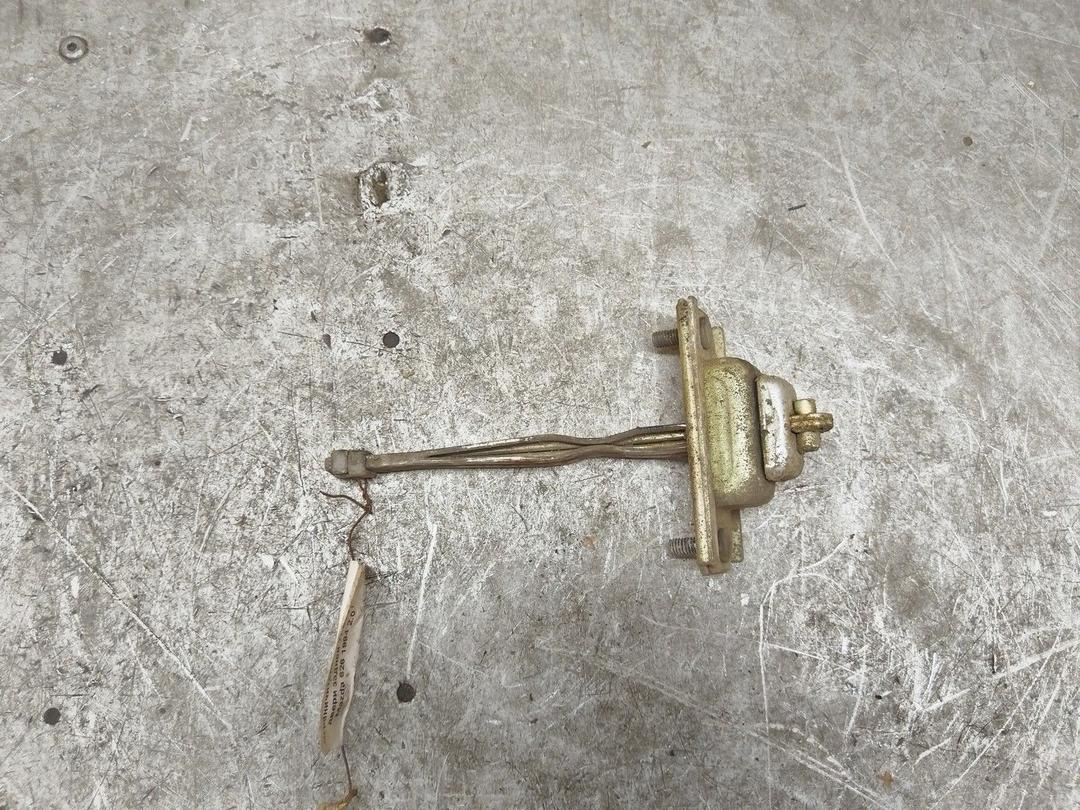 Ограничитель открывания двери задней 7FE1SM Mazda 626 - Фото 6