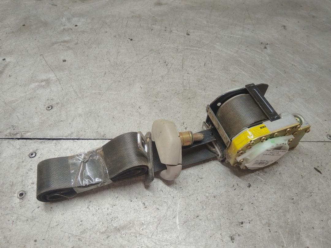 Ремень безопасности задний левый LI1V95 Toyota Yaris