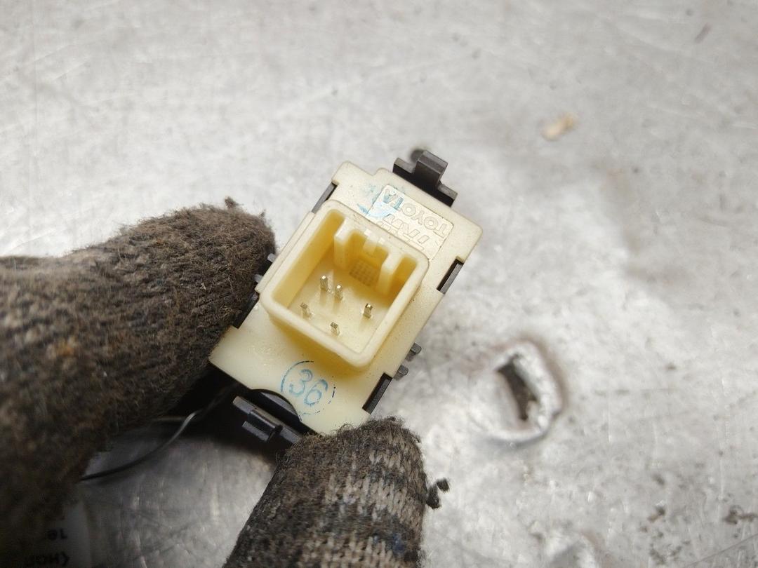 Кнопка стеклоподъемника переднего правого CCY69E Toyota Avensis - Фото 3