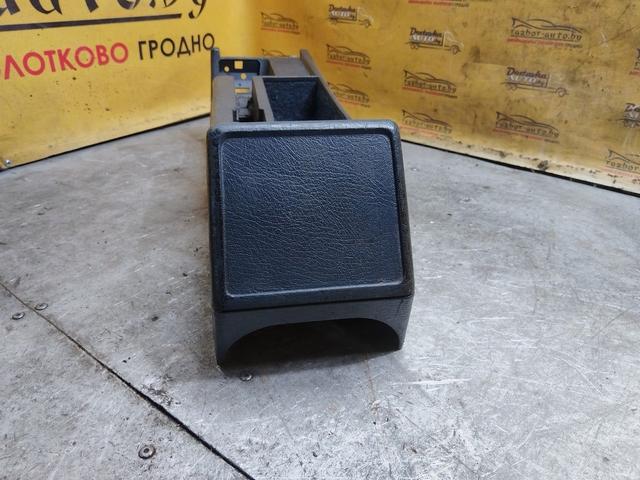 Консоль салона (кулисная часть) M3RT2T Audi 100 купить с доставкой