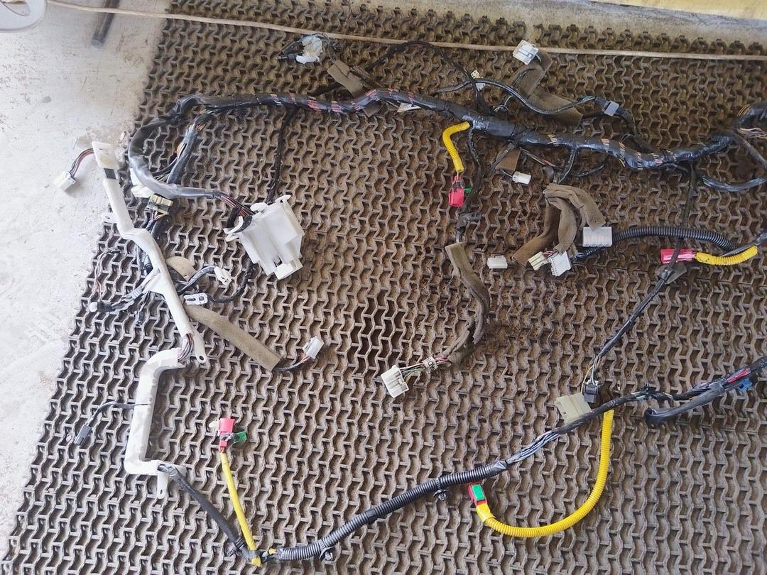 Проводка салона HUC767 Mitsubishi Carisma undefined