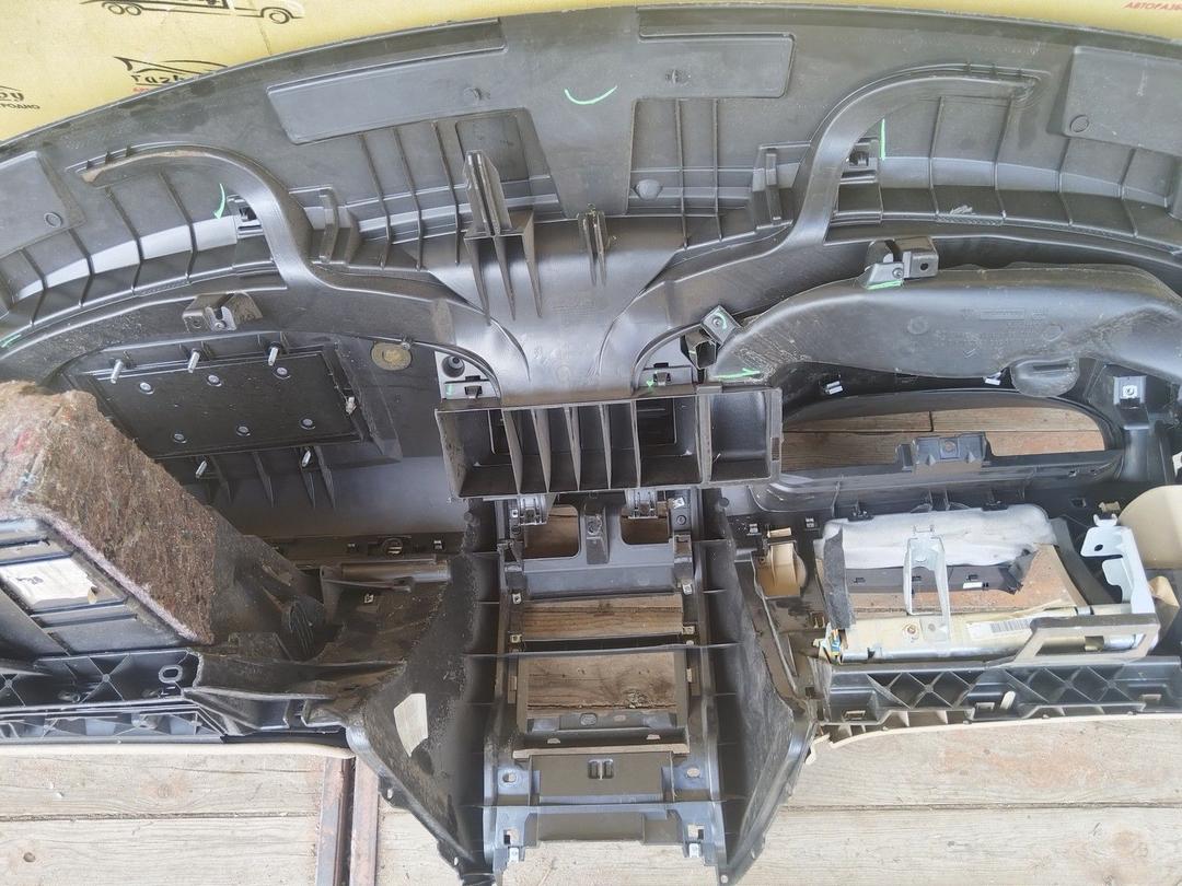 Панель передняя салона (торпедо) FGSDX4 Peugeot 407 undefined
