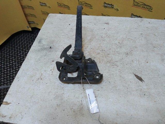 Крюк капота HP1S29 Audi A4