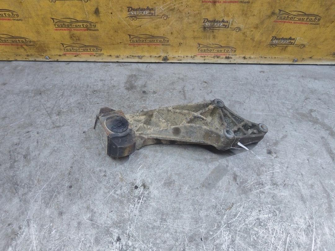 Кронштейн двигателя AYVF6U Peugeot 306