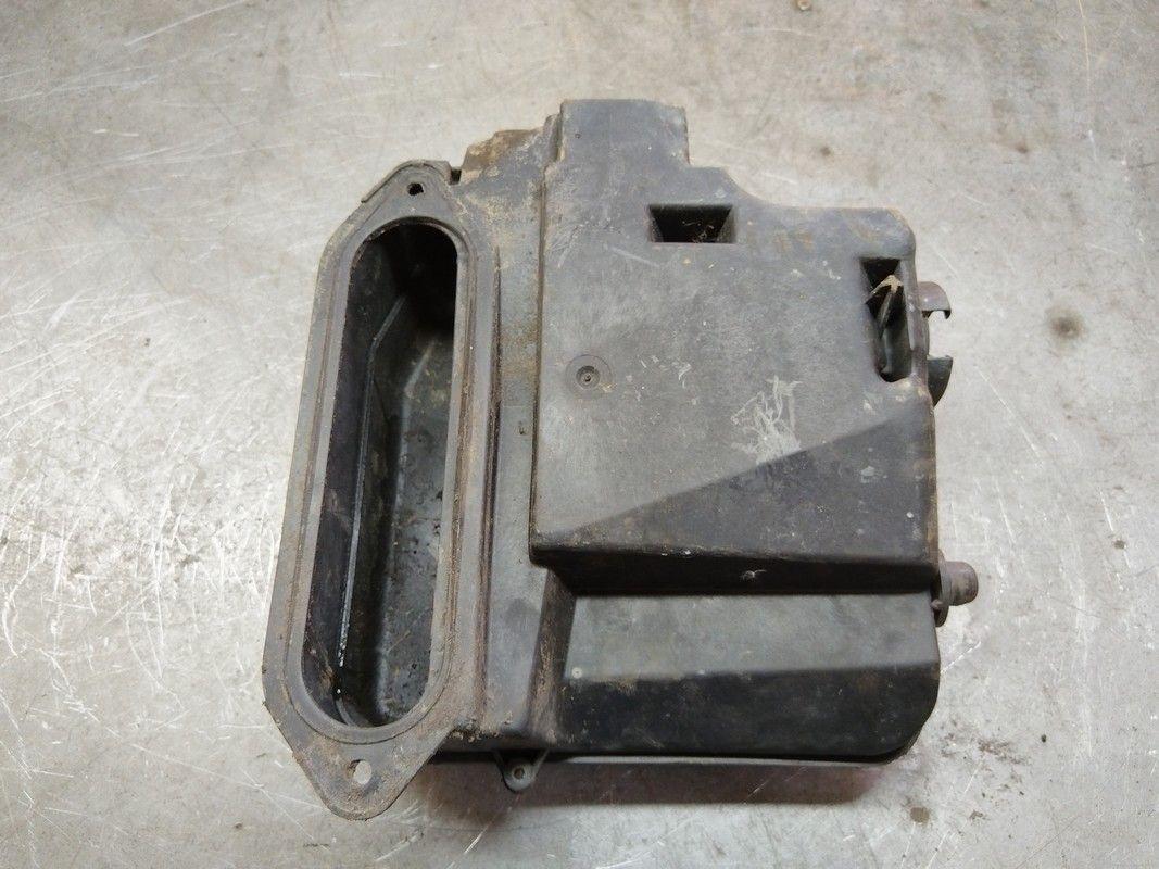 Короб предохранителей CQ8N0X Volkswagen Passat - Фото 2