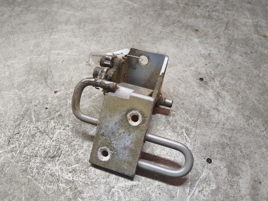 Петля двери задней левой U03D7U Audi A6