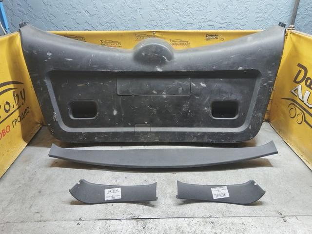 Обшивка крышки багажника ZOZ453 Toyota Corolla Verso купить