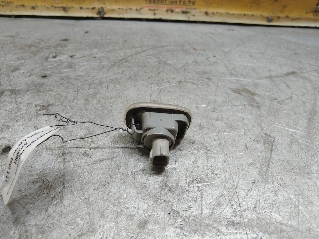 Повторитель передний левый SYOM9M Toyota Avensis купить с доставкой