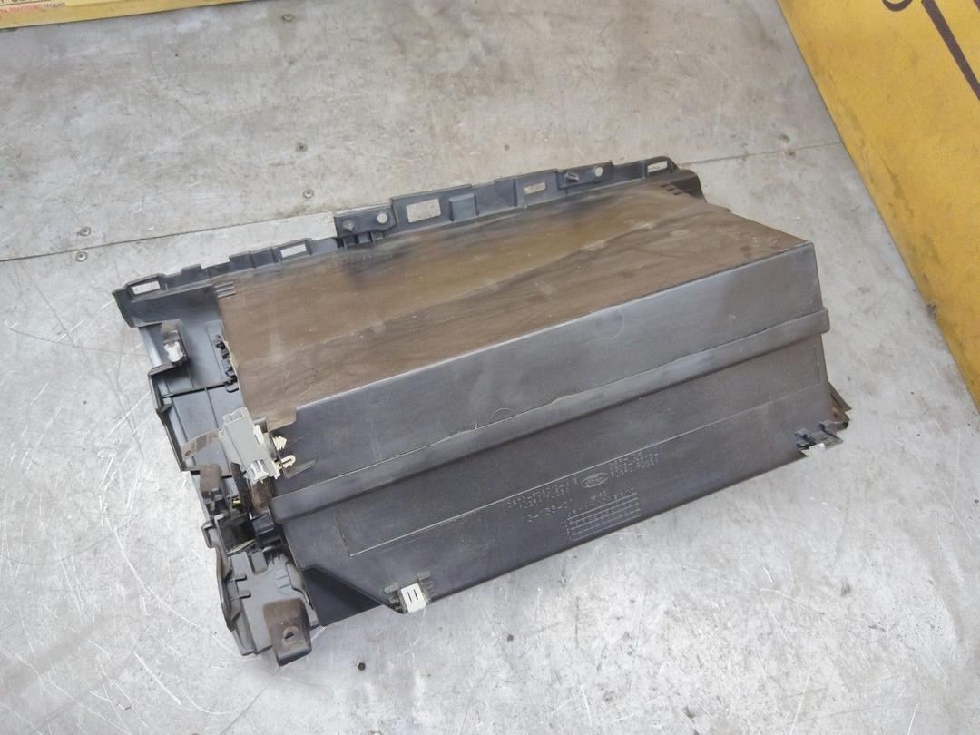 Бардачок HS3MG4 Ford Fusion купить с доставкой. Огромный выбор салонов. У нас есть практически все.