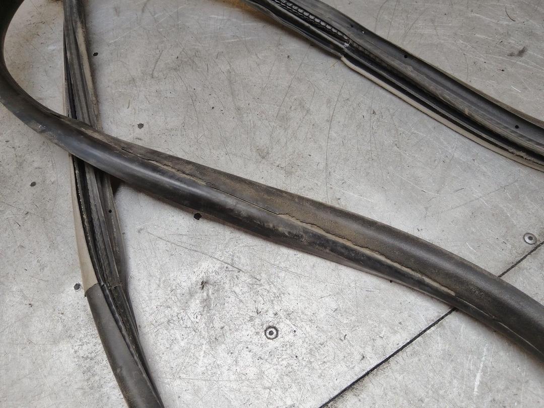 Уплотнитель двери передней левой NVAGMJ Seat Alhambra купить