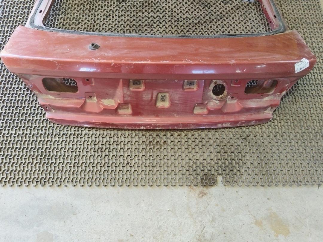 Крышка багажника (дверь 3-5) Z35Y37 Mazda 323F undefined