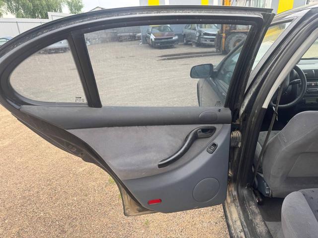 Обшивка двери задней левой (дверная карта) O95XSG Seat Toledo