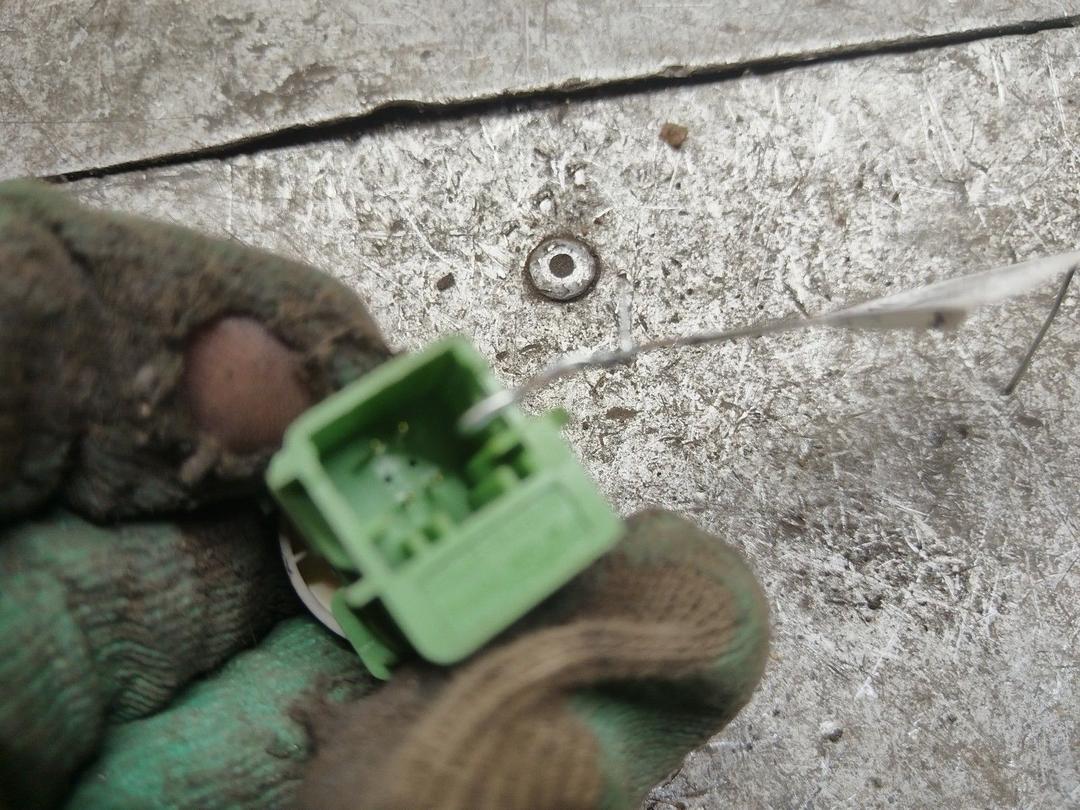 Кнопка центрального замка 6WGGY1 Citroen Berlingo купить в магазине запчастей бу