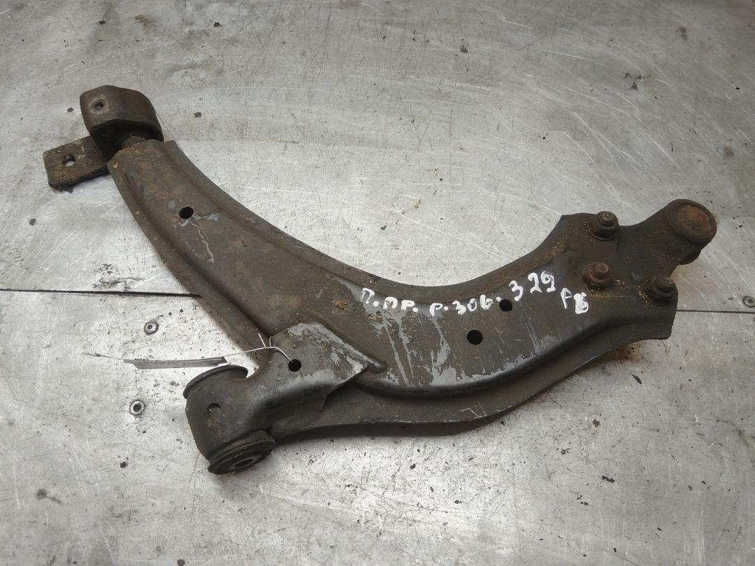 Рычаг передний правый 5UUDN8 Peugeot 306 - Фото 1