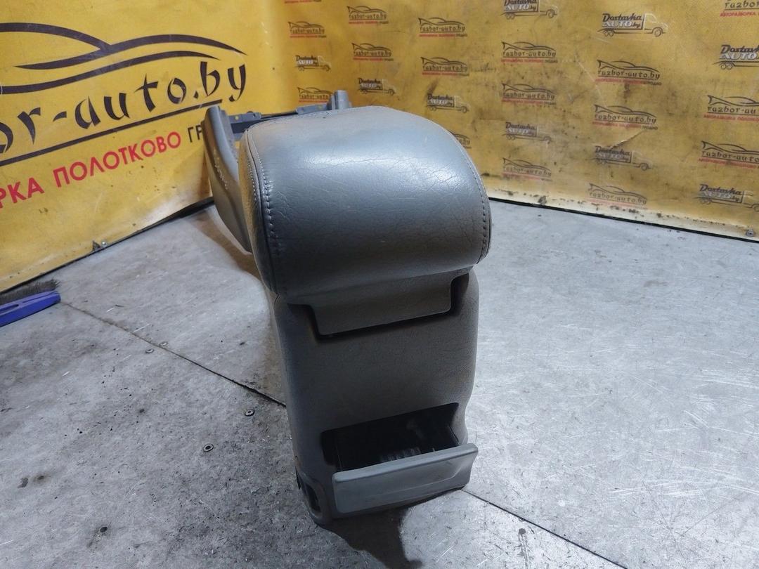 Подлокотник 4LU1UL Renault Laguna купить в магазине запчастей бу