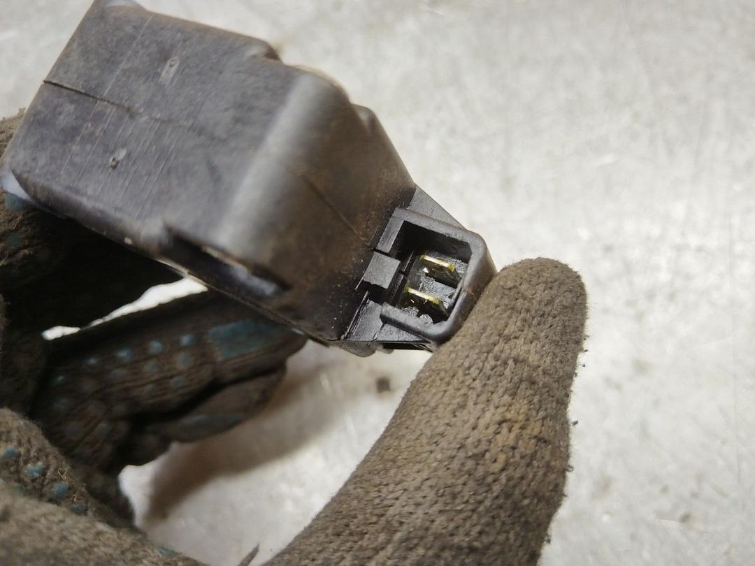 Активатор замка крышки топливного бака 7XC0SN Peugeot 607 купить в магазине запчастей бу