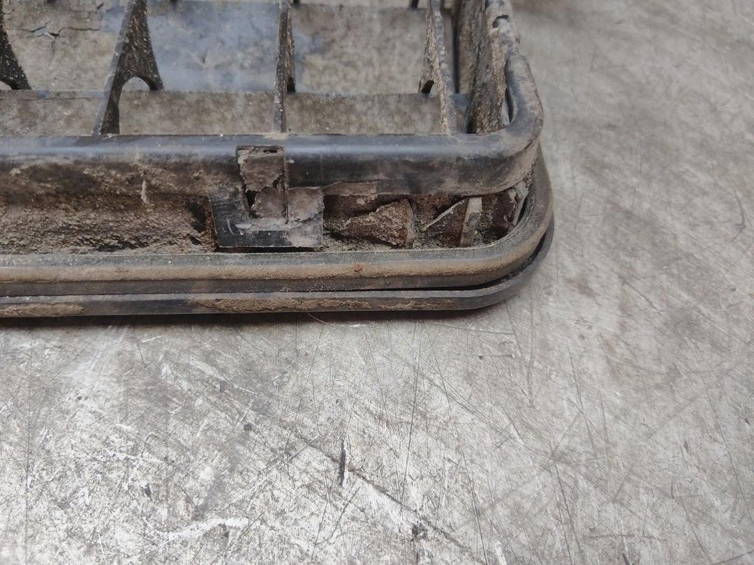 Решетка вентиляции кузова RI5N84 Mercedes C W202 купить с доставкой