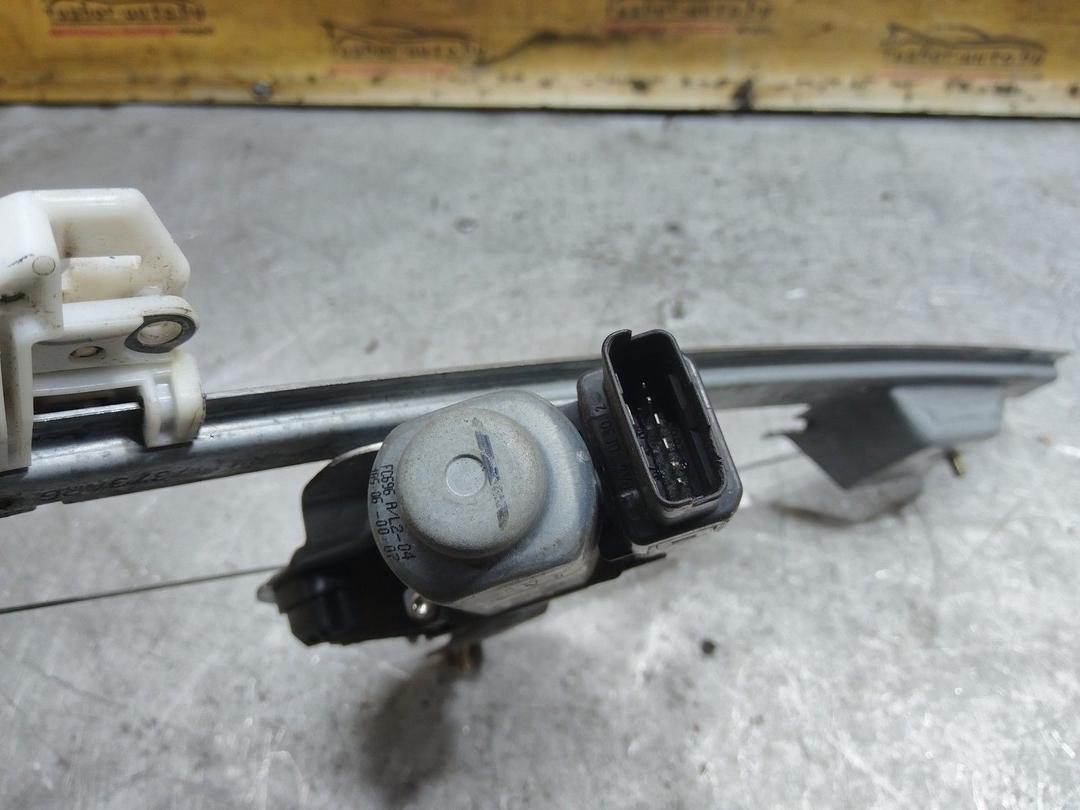 Стеклоподъемник электрический задний левый M6UVHO Renault Scenic купить в магазине запчастей бу