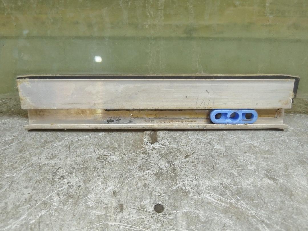 Стекло двери задней правой BA79GV Ford Escort купить в магазине запчастей бу